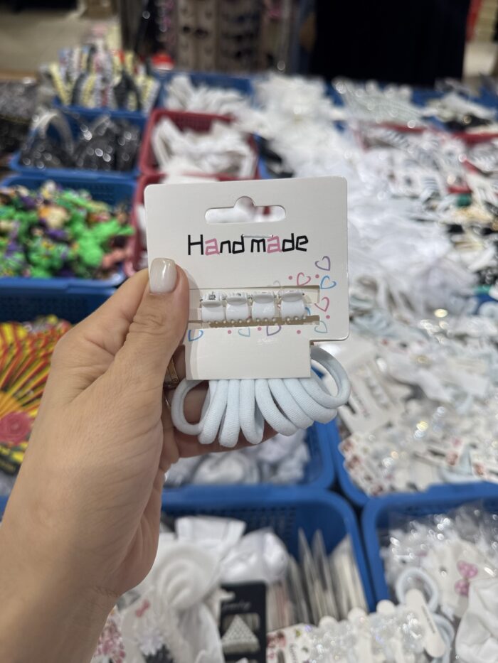 ⁦طقم ربطات شعر قطنية بيضاء مع مشابك⁩ - الصورة ⁦4⁩