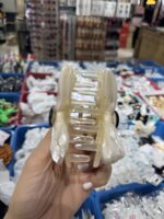 ⁦مشبك شعر بلاستيكي أبيض مزين بفراشات صغيرة – White Butterfly Hair Clip⁩ - الصورة ⁦2⁩