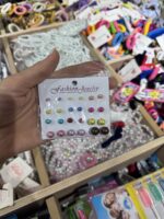 ⁦أقراط لؤلؤ متعددة الأحجام – طقم 12 زوج⁩ - الصورة ⁦6⁩