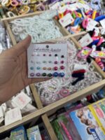 ⁦أقراط لؤلؤ متعددة الأحجام – طقم 12 زوج⁩ - الصورة ⁦5⁩